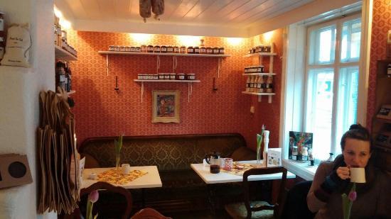 Albin Upp Gallery & Art Cafe